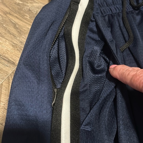 Nike DNA Dri-FIT 8" Basketball Shorts,moisture wick,zip pocket,drawstring waist - Picture 4 of 7